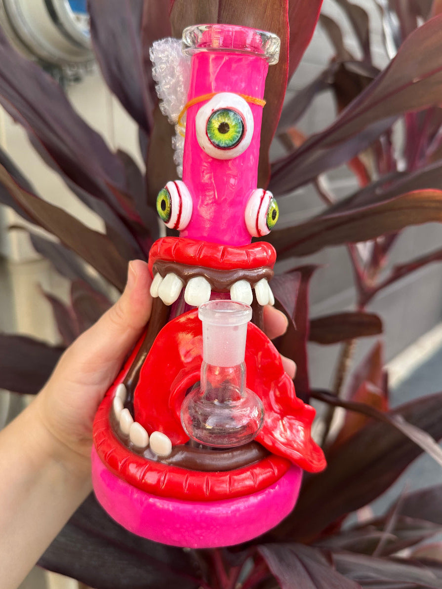 3D Third Eye Monster Glass Bong With Cyclops Design – Monster Water Pipe Bong W/ Teeth